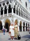 Krystyna z córką Wandą Rodowicz w Wenecji 1994